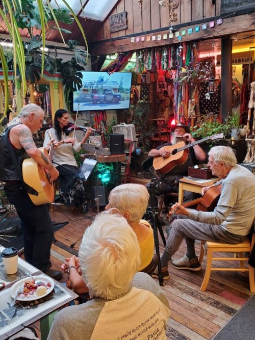 Hippie band, Mapleton, OR.jpg