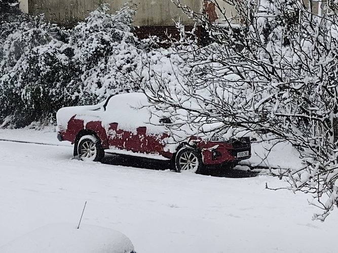 snowy hilux.jpg