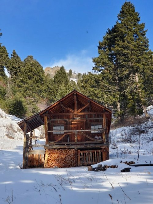 RidgeRock Cabin.jpg